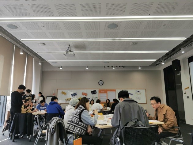 百助高管及部分项目组成员赴阿里开展“三板斧”训练营 图3_百助学员接受阿里“”三板斧“”培训